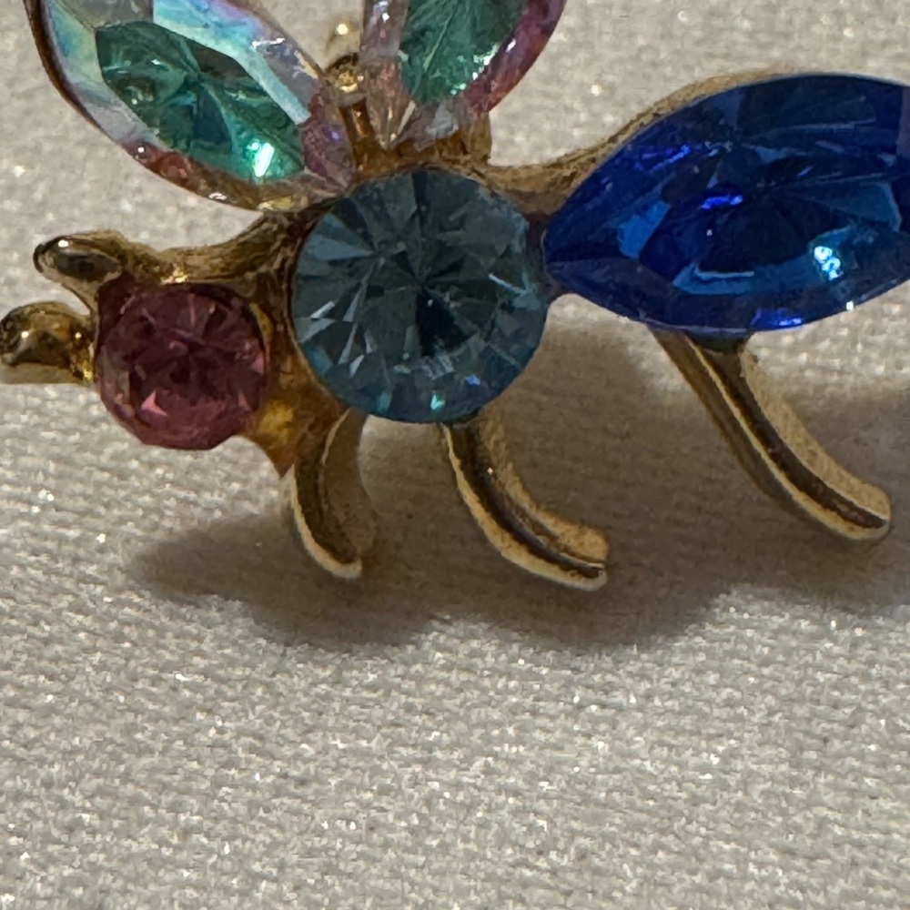 Colorful Crystal Insect Brooch - Picture 6 of 6
